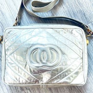 CHROME GOLD LEATHER SHOULDER CROSSBODYEMBOSSED GOLD TONE HARDWARE HIGH FASHION